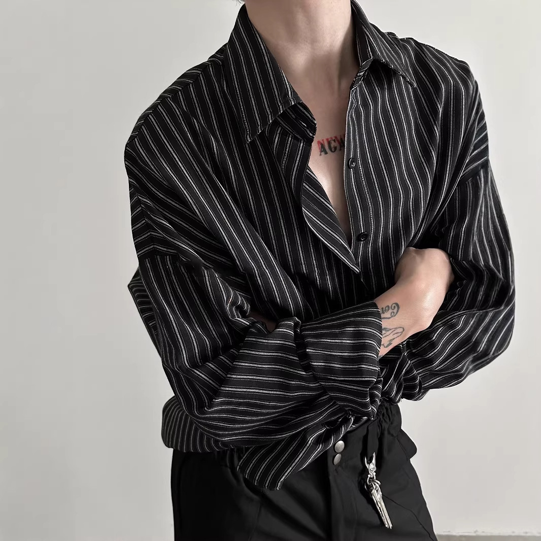 Luxury-inspired striped shirt, long-sleeved, spring 2026, stylish and casual jacket, cardigan, trendy men's shirt.