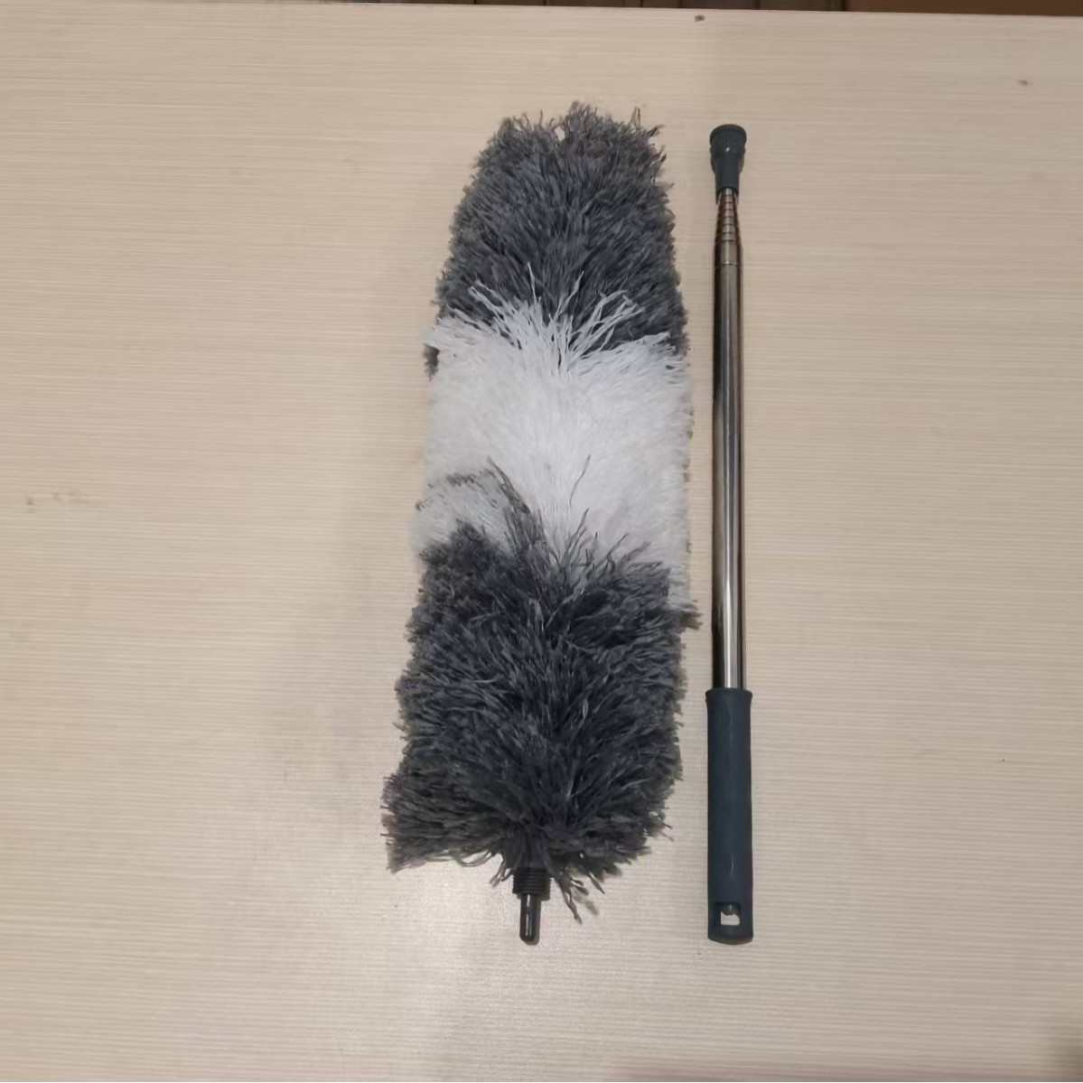 2.8メートルのロングタイプの鶏の毛のはたきは伸縮性があります。