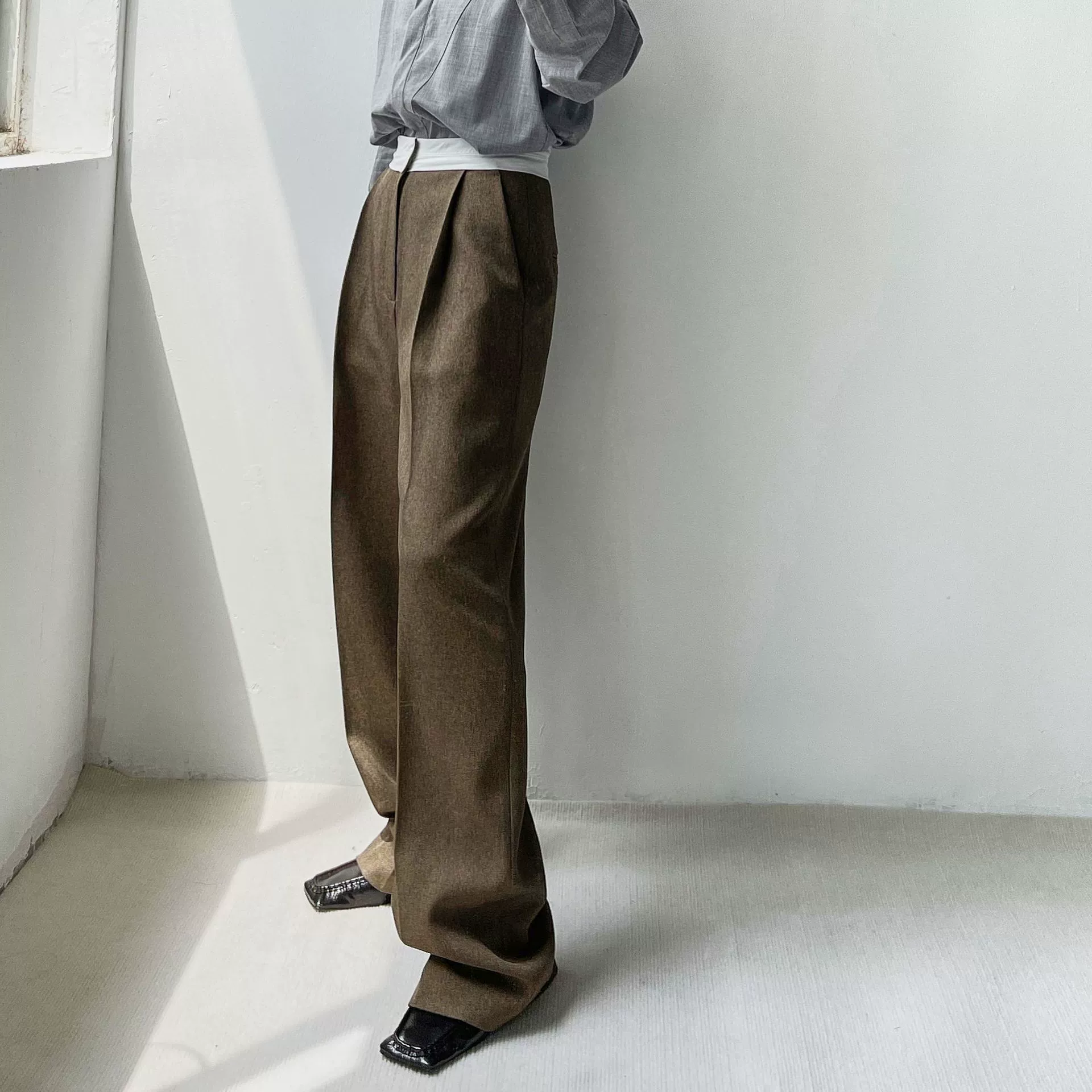 Осенне-зимние новые тяжелые Саржевые Тяжелые Широкие брюки в стиле Кинг-фри, тонкие и высокие белые прямые брюки с талией, Разноцветные Прямые брюки с микроконусом