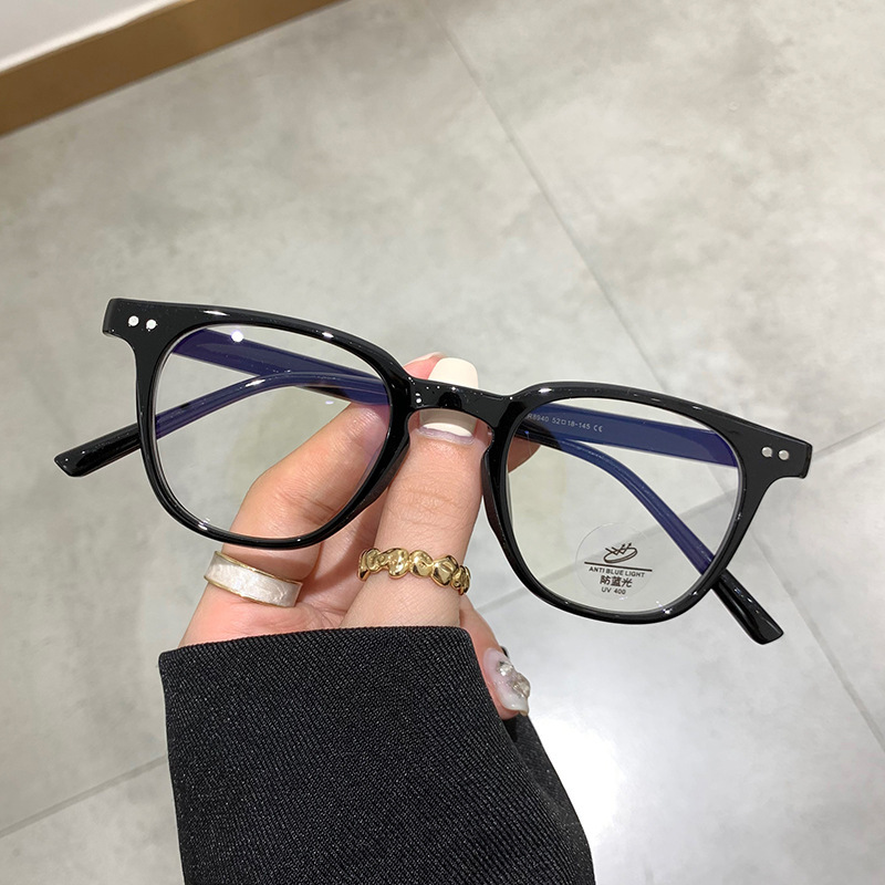 Qianai new anti-blue light glasses beige nail small square retro TR black frame plain glasses optical myopia frame glasses Qianai new anti-blue light glasses beige nail small square retro TR black frame plain glasses optical myopia frame glasses