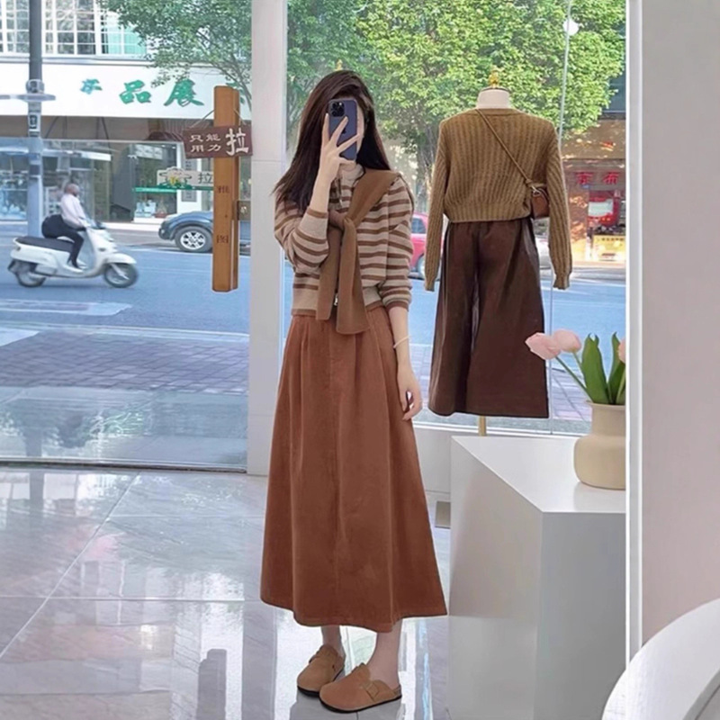 European Station 2026 Autumn/Winter New Style Elegant and Fashionable Design Set: Striped Knit Sweater and Skirt Two-Piece Set European Station 2026 Autumn/Winter New Style Elegant and Fashionable Design Set: Striped Knit Sweater and Skirt Two-Piece Set