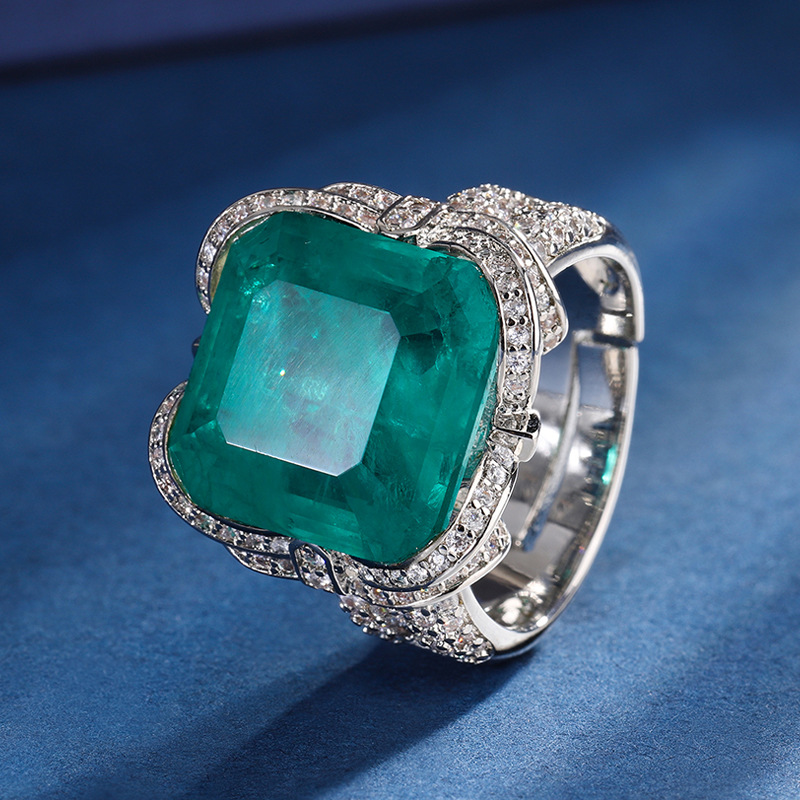 Zhuang Sheng joyería nuevo retro artificial mariposa Esmeralda con incrustaciones de lujo princesa traje cuadrado piedra principal 14*14