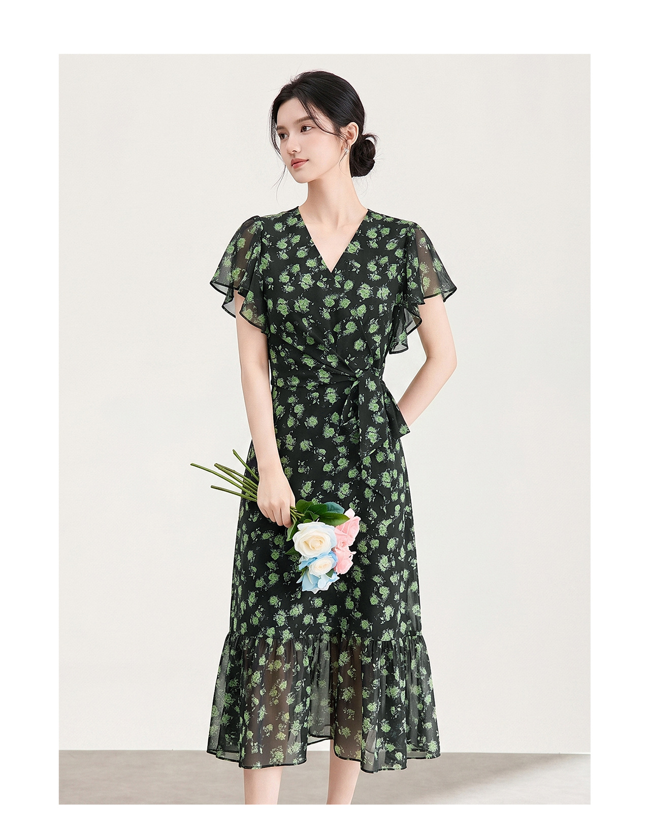 Đầm maxi nữ cổ V họa tiết hoa nhí, tay viền lá sen, thắt eo — xanh lá cây chi tiết 12