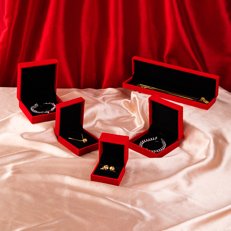 Caja de joyería de franela impresa en ángulo recto anillo pulsera caja de pulsera colgante collar colgante caja de embalaje de regalo en stock