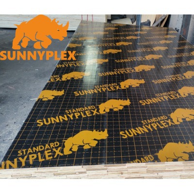 Plantilla de madera de construcción Tablero de ingeniería Impermeable y resistente al desgaste Tablero multicapa cuadrado de madera Tablero completo Tablero laminado Tablero contrachapado