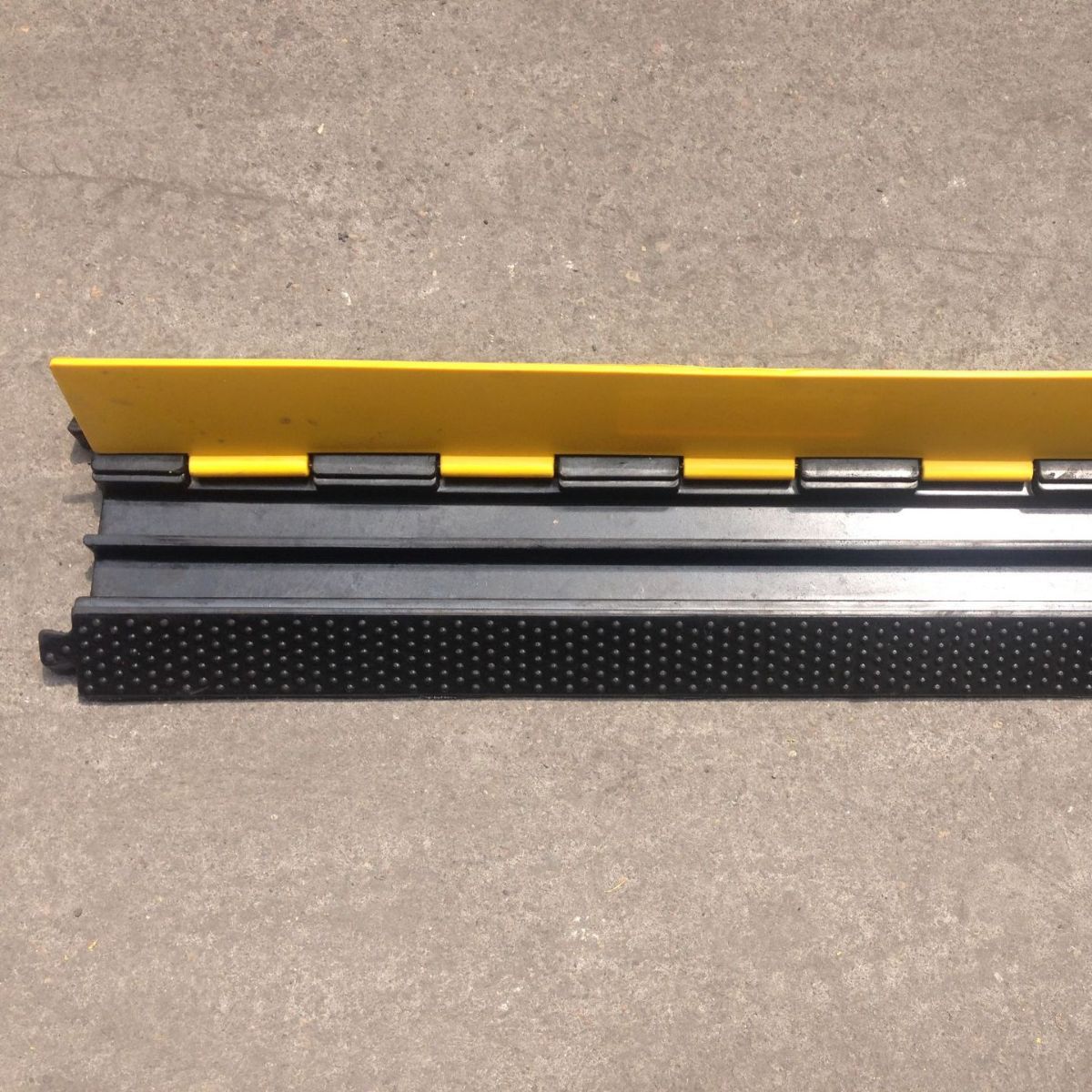 交通设施 二线槽减速带 路面电缆电线专用线槽板 橡胶PVC盖板