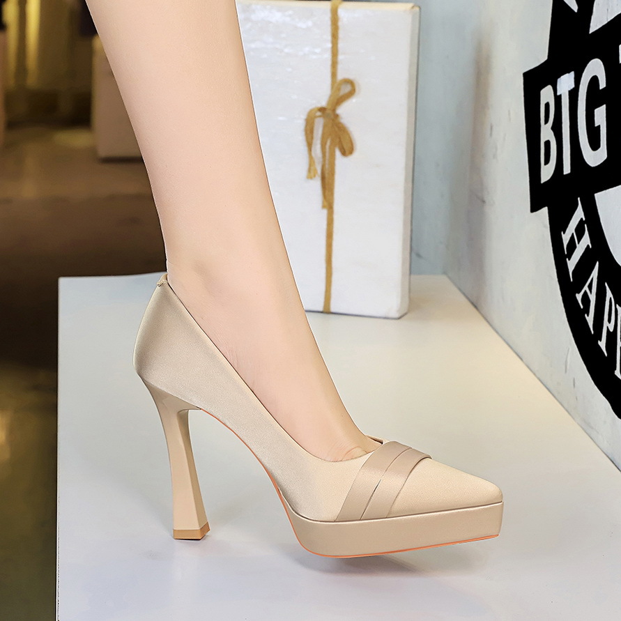 8399-2 Elegante Party-High-Heels im europäischen und amerikanischen Stil für Damen, spitze Zehenpartie, Plateau, Satin, Blockabsatz_voghion.com