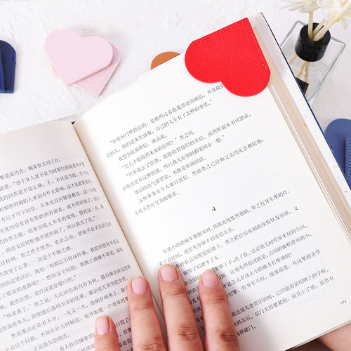 Leather love bookmark mini portable gift heart-shaped bookmark book page clip book corner protective cover can be customized with logo