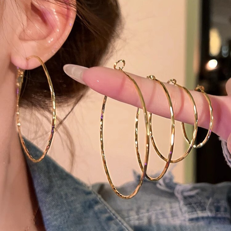 Plain Gold Hoop Earrings, Large Circle Earrings for Women, Autumn and Winter High-End Niche Design Geometric Round Earrings for Women Plain Gold Hoop Earrings, Large Circle Earrings for Women, Autumn and Winter High-End Niche Design Geometric Round Earrings for Women