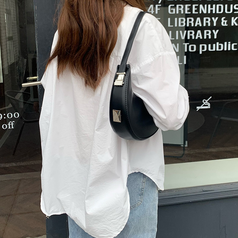 Design portátil coreano novo crescente picante menina axila fivela de metal pequena bolsa redonda para mulheres_voghion.com