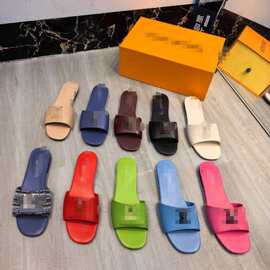 外贸高版本L家平底拖鞋女金属扣羊皮百搭防滑沙滩一字凉拖鞋潮