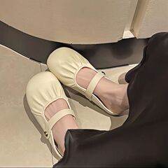 平底包頭半スリッパの女性は2024の新しい春夏フランスの高級感を着ています。