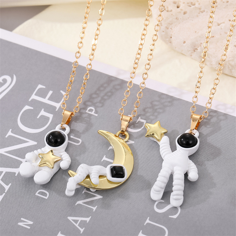 Koreau0027s new creative cute star moon astronaut necklace