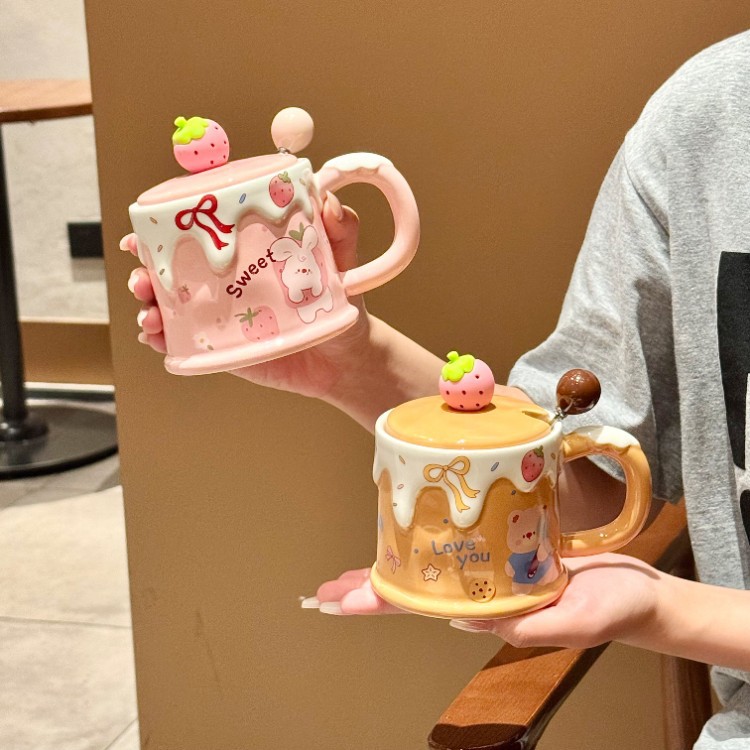Regalos de cumpleaños para chicas torta de fresas tazas de agua de alta calidad taza de cerámica con tapa de desayuno casero taza de té de flores