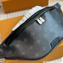 驴家2025新款真皮男士胸包腰包经典时尚单肩背包大容量黑武士饺子