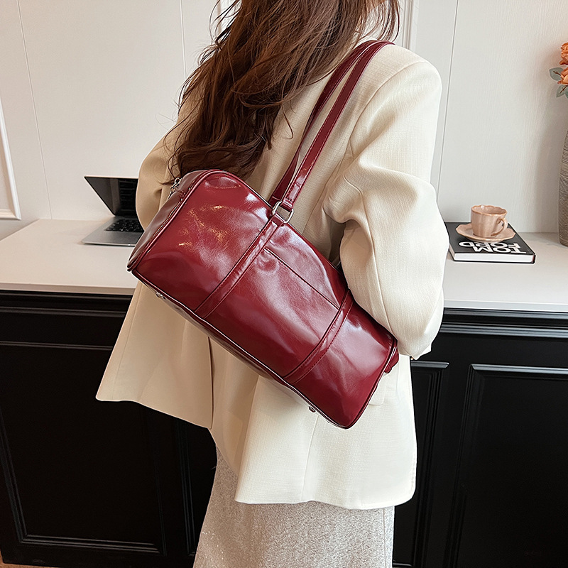 Bolso de viaje retrógrado de mano para mujeres 2025 nuevo bolso de brazo de moda pequeño bolso simple de gran capacidad de hombro image 9