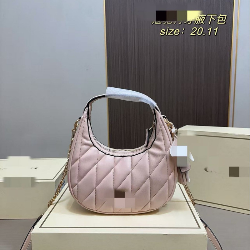 High-End Version of Coach's New Women's Bag, Carmen20, Crescent-Shaped Underarm Bag with Chain, Single Shoulder, Half-Moon Crossbody, Cloud-Shaped Handbag High-End Version of Coach's New Women's Bag, Carmen20, Crescent-Shaped Underarm Bag with Chain, Single Shoulder, Half-Moon Crossbody, Cloud-Shaped Handbag