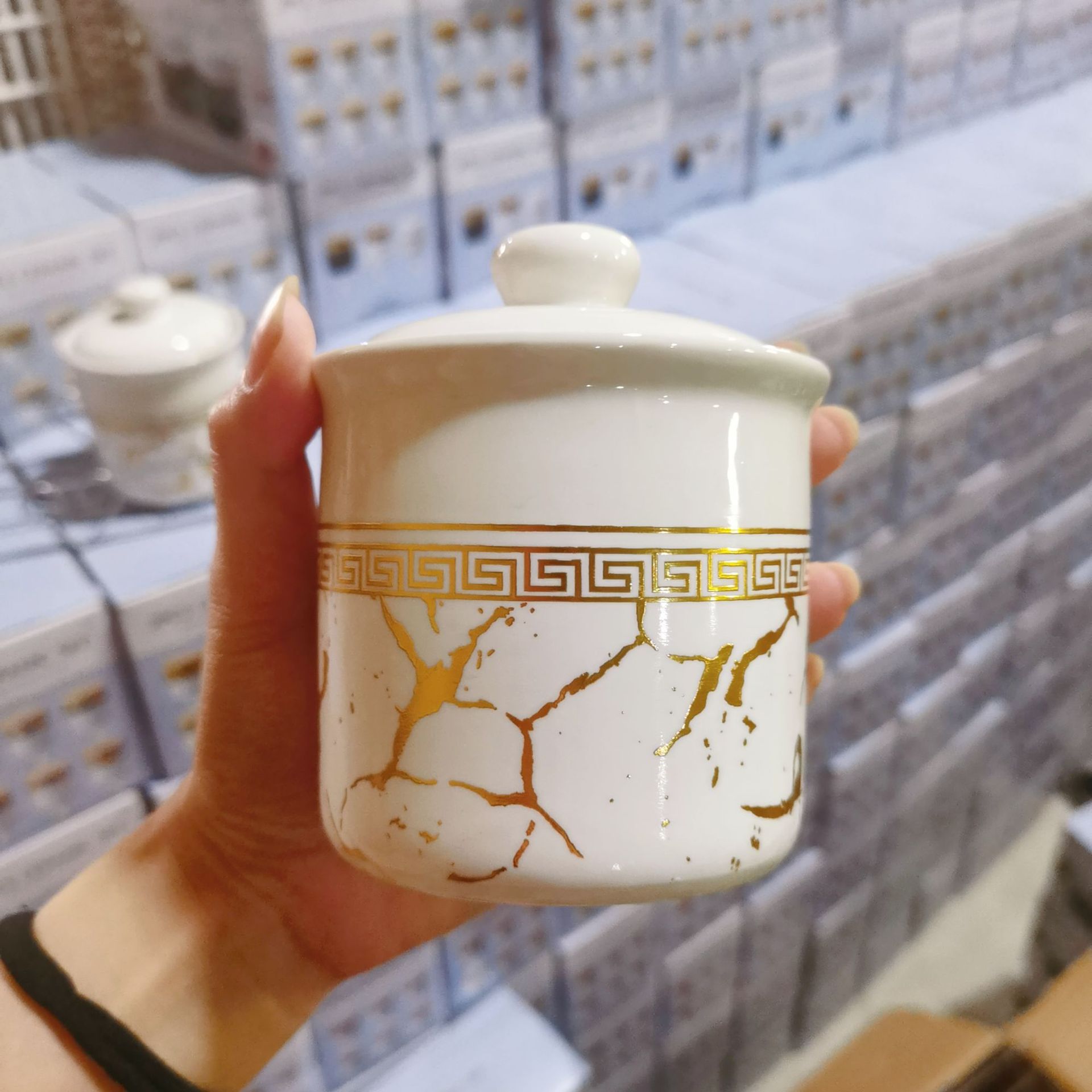 Exportación transfronteriza 2-pack cerámica chapado en oro condimento tarro con estante de hierro cocina condimento botella té tarro Oriente Medio