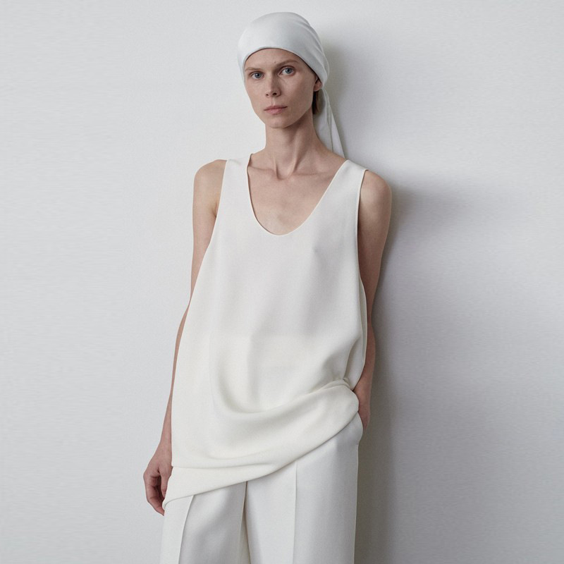 European and American Style Row Strap Vest for Women, U-Neck, Simple and Versatile, with a Draping Effect, Niche Design, Suitable for Both Chinese and Foreign Markets, Top-Notch Summer Wear