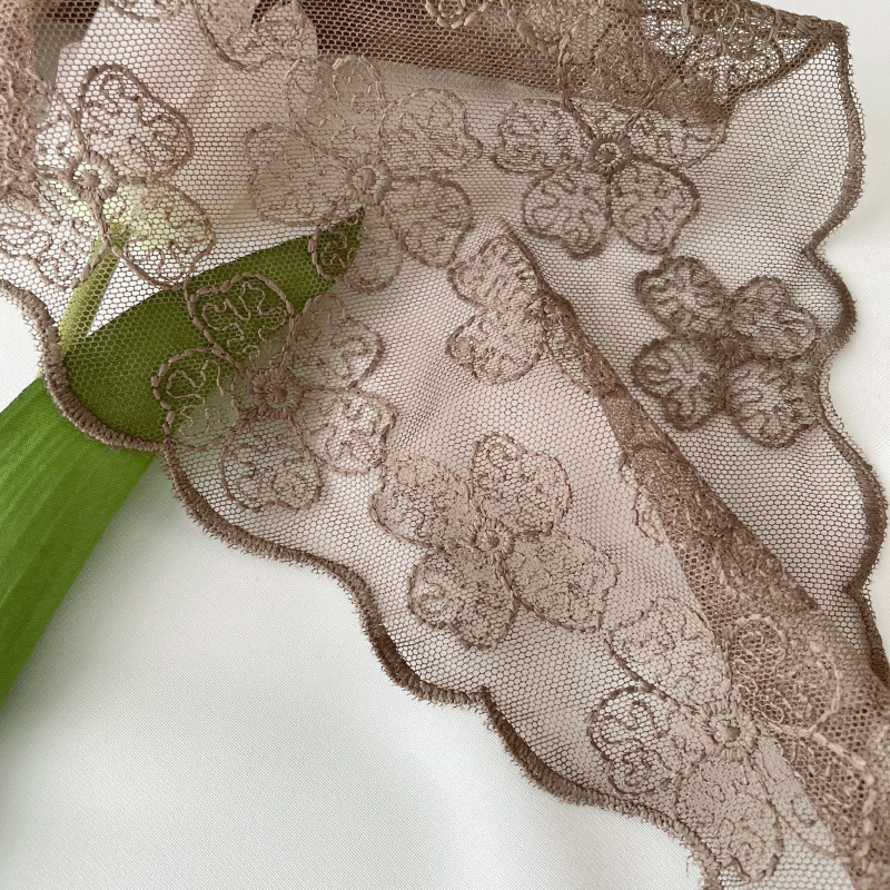 Bufanda de triángulo de encaje de flores para mujer primavera y verano estilo coreano de moda todo fósforo hueco color sólido protección del cuello bufanda pequeña bufanda decorativa