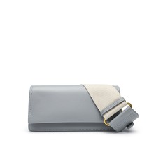 西班牙女包 2025 新款小方包磁扣翻盖缉线装饰迷你单肩斜挎法棍包