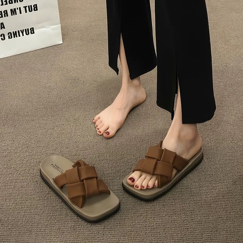 Thick-Soled Sandals for Women, Fashionable Summer Outdoor Wear, 2025 New Niche Retro Beach Sandals, Casual Slip-On Slippers