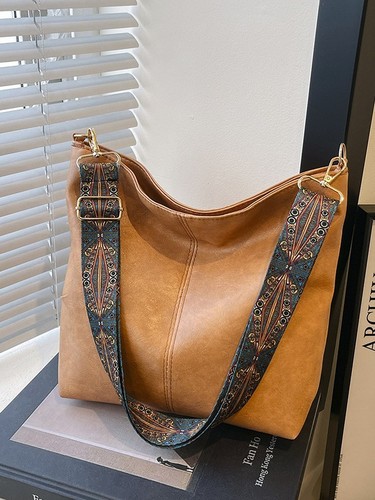 European and American Fashion Handbag Shoulder Crossbody Large Capacity Bucket Bag Solid Color PU Women's Bag Street Trend