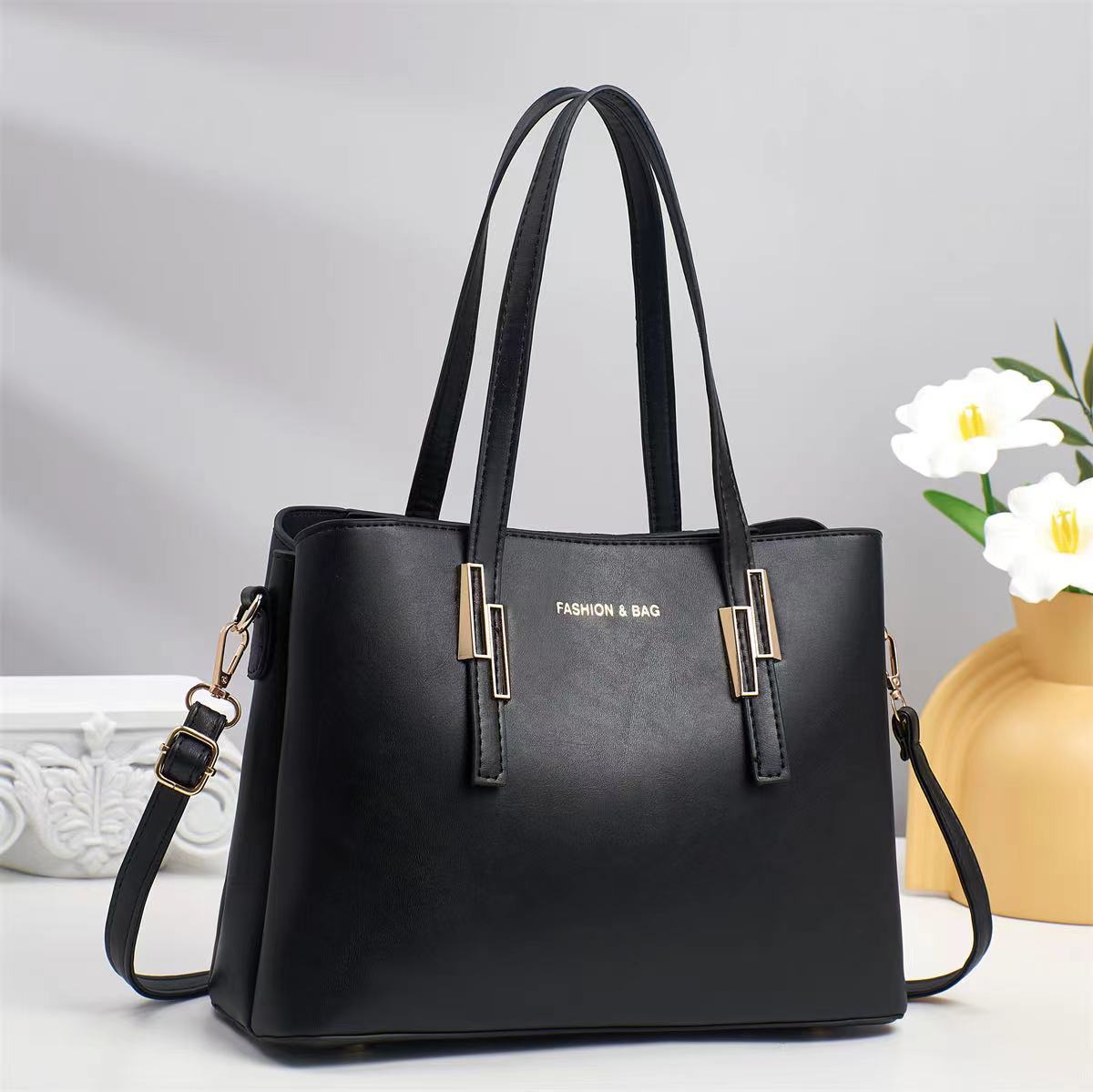 2025 nuevo bolso de mensajero de diseño de nicho bolso de mujer simple de un solo hombro de alta gama estilo de moda clásico