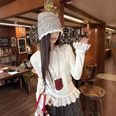 レースのニットの白いつなぎは長袖のtシャツの女性の春秋の新型の中で底のシャツの裾のレースの上着を掛けます。