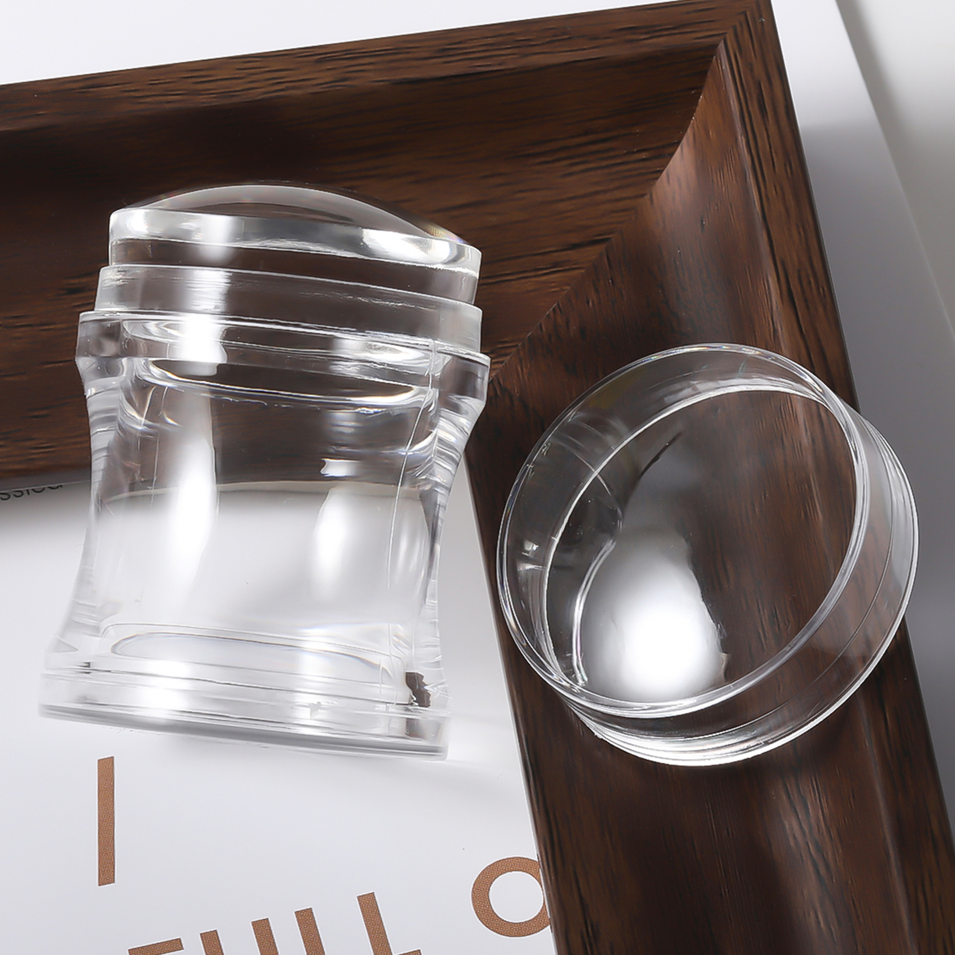 La nueva herramienta de transferencia de impresión de uñas francesa de cintura curva de sello de silicona transparente no es fácil de romper