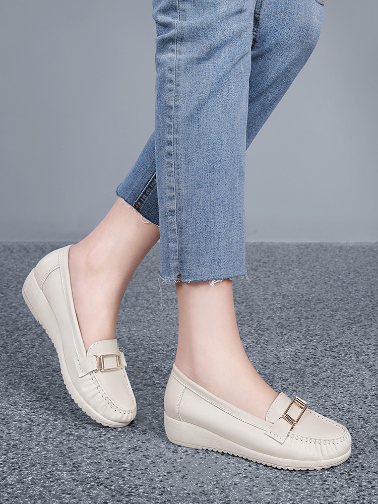 真皮坡跟豆豆鞋女2025春秋季新款白色护士鞋软底防滑单鞋轻便皮鞋