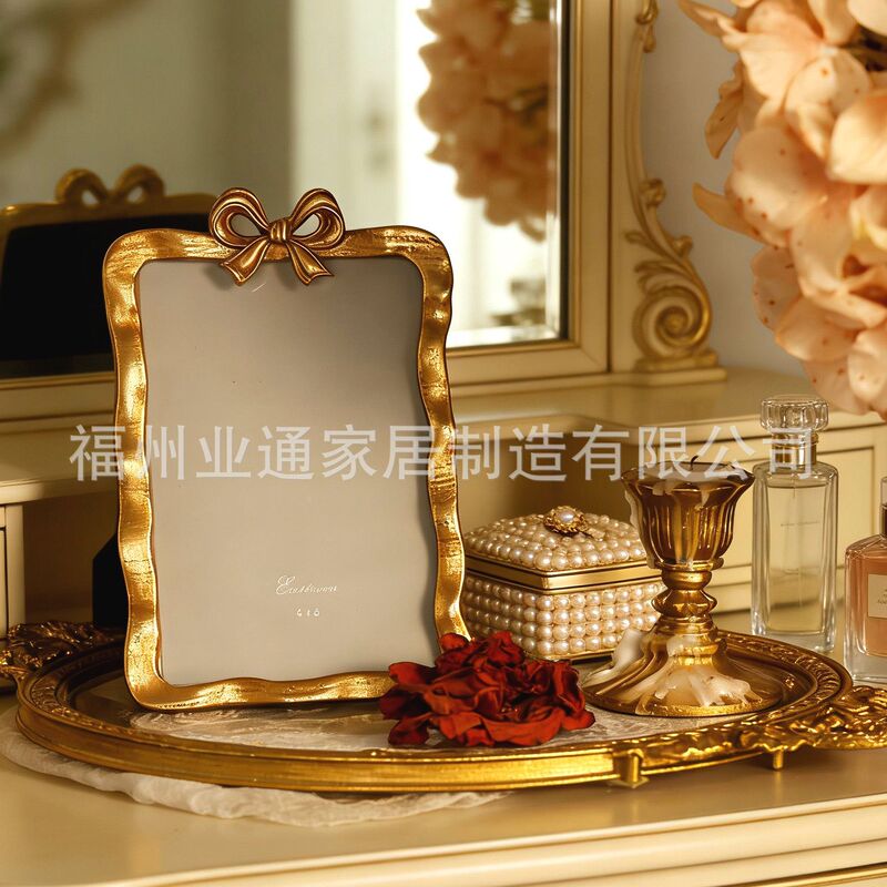 You Can Use Retro Photo Frames, Zinc Alloy Photo Stands, Light Luxury Gold Bow Decorations, High-End Photo Decoration Frames