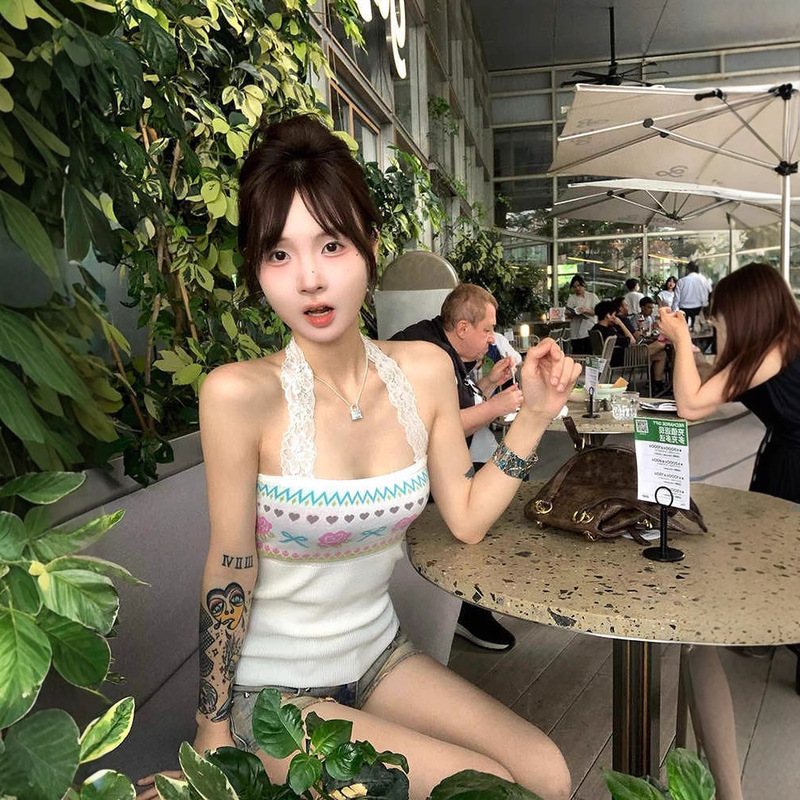 Lace Splicing Jacquard Halterneck Vest for Women in Summer, Front and Back Wear, Slim Design, Pure Lust Top for Outer Wear