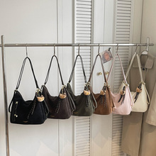 ͨ�ڏ͹Ŵ���������Ů2026�紺�¿����e�μ�б��������p��󱳰�