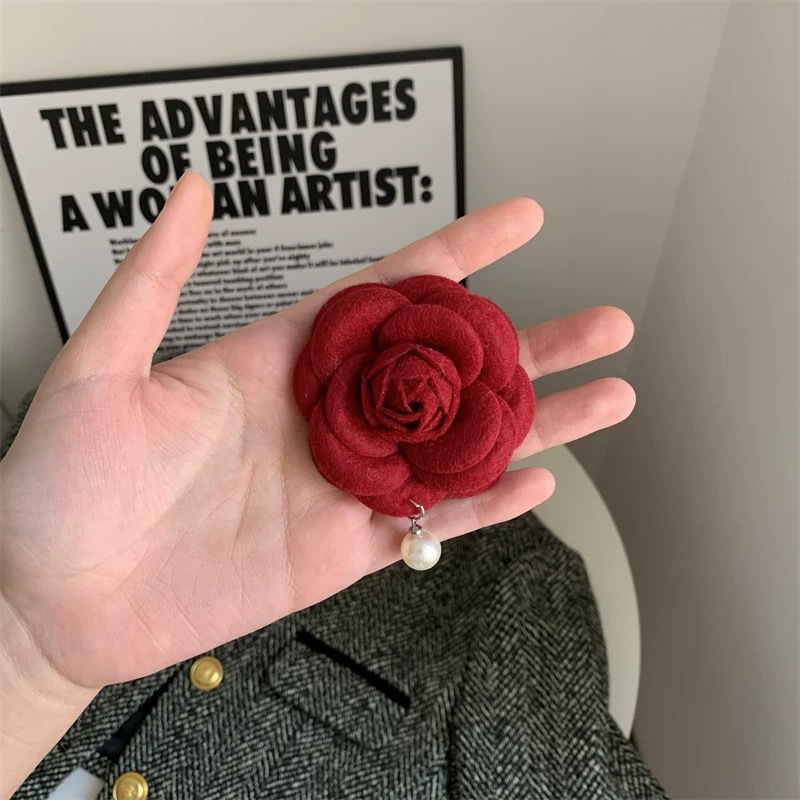 7.5cm-felt camellia [burgundy] pendant