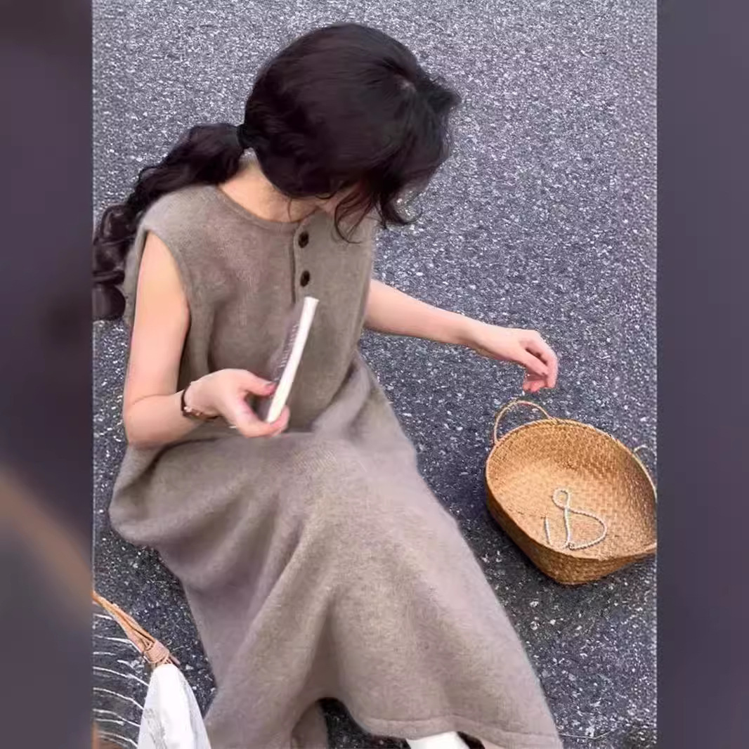 奢缇家2024年冬款圆领长背心无袖毛衣连衣裙女纽扣拼接中长款毛衣