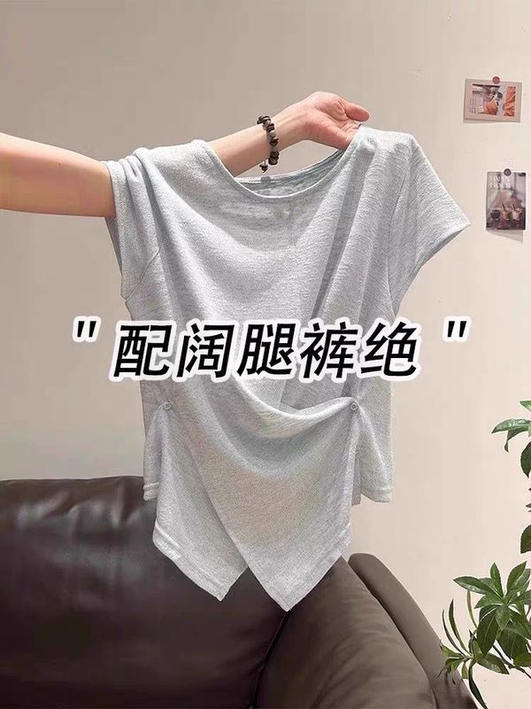 ヨーロッパの人気の女性用半袖Tシャツ2025新しい夏の薄いスタイル、軽い高級感、ハイエンド、超人気の年齢を減らすユニークなトップス|undefined