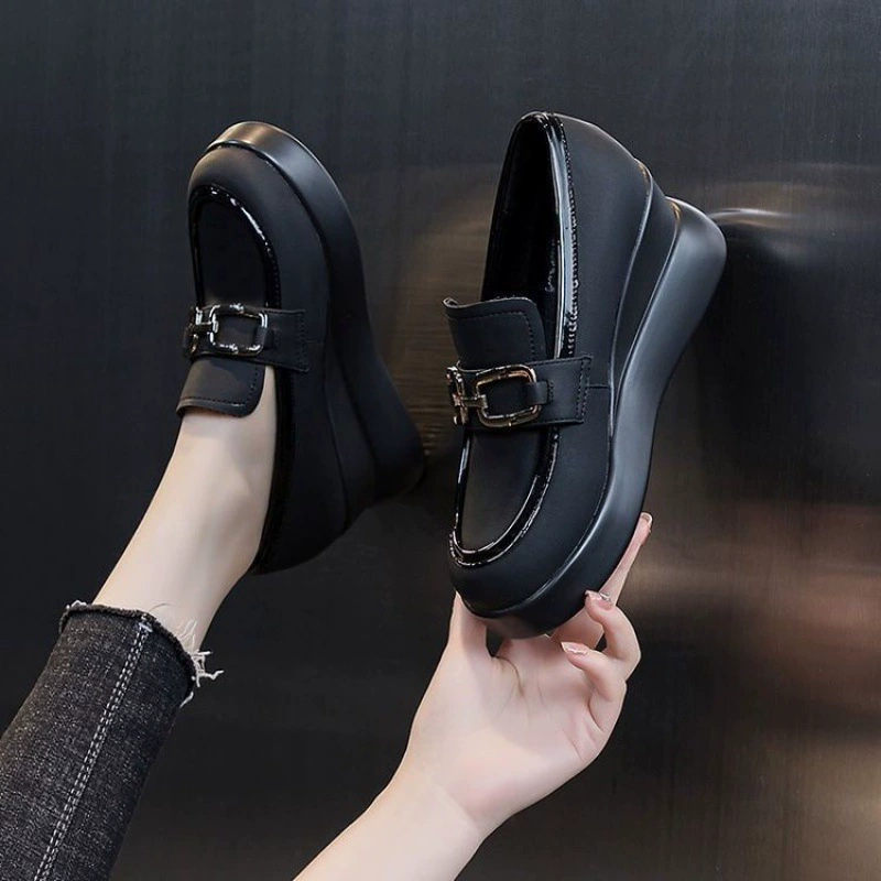 Одиночная обувь на каблуке женская 2024 новая весенняя толстая подошва кексы водонепроницаемый стол на высоких каблуках в британском стиле