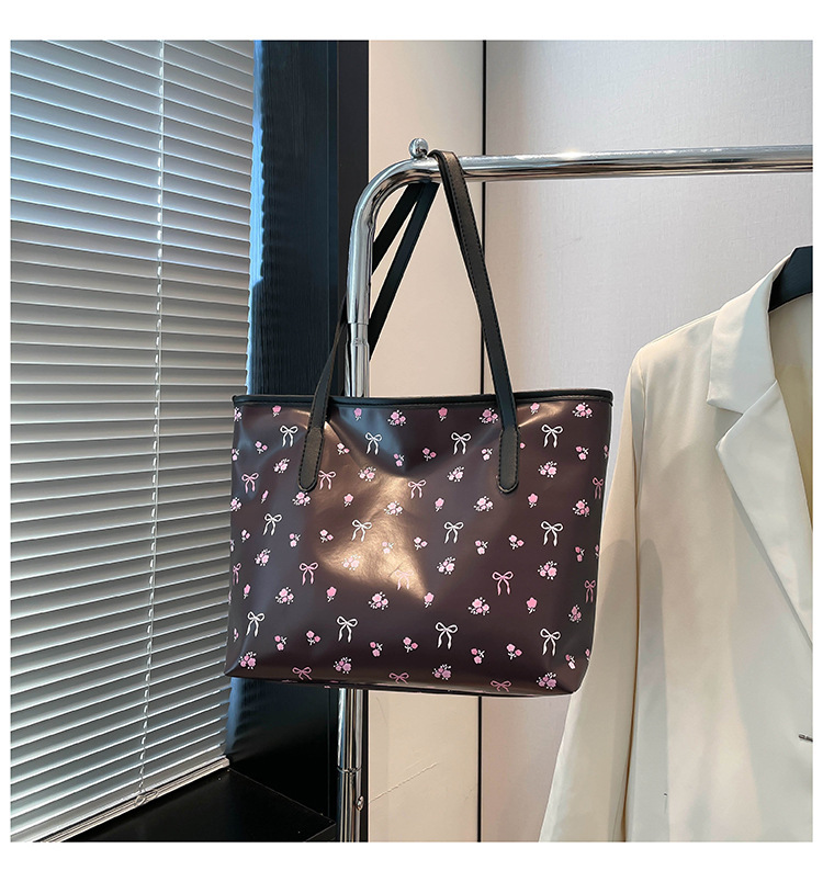 344g Weight Nylon Lining Material Sewing Thread Fashion Element Zipper Closure Type Double Shoulder Straps Strap Type Underarm Bag Bags Type Casual Occasion Pu Leather Material Heart Shape, Bow Knot Pattern All Seasons Season Women's Gender Vacation Style Square Shape Large Size Women's Large Pu Leather Heart Shape Bow Knot Vacation Sewing Thread Square Zipper Underarm Bag 14