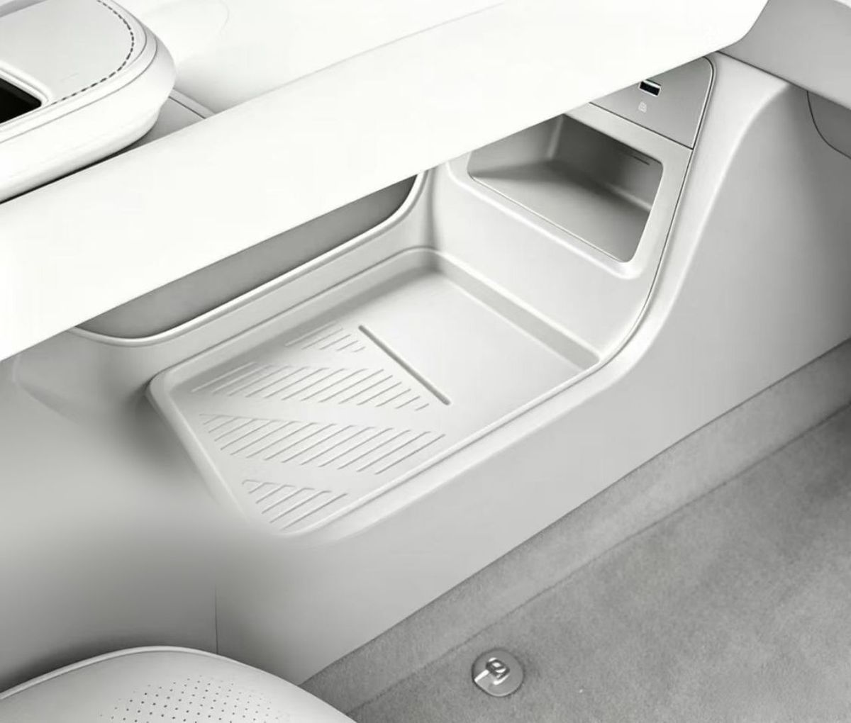 Suitable for 26 models of Changan Qiyuan A06, silicone wireless charging cup mat for the center console, car interior modification