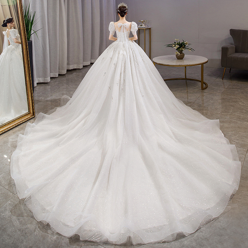 Vestido de novia ligero estilo francés, modelo nuevo de verano 2026 para novias pequeñas, mangas cortas para cubrir brazos gruesos, elegante vestido de novia con cola larga.