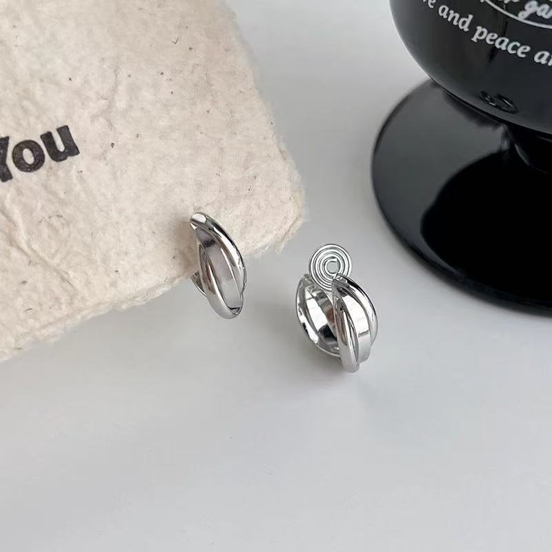 A pair of silver mosquito coil ear clips [copper plated with real gold]