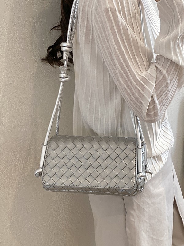 Diseño coreano de nicho tejido bolso cuadrado pequeño para mujeres 2026 nuevo estilo de lujo ligero de alta calidad de viaje mochila
