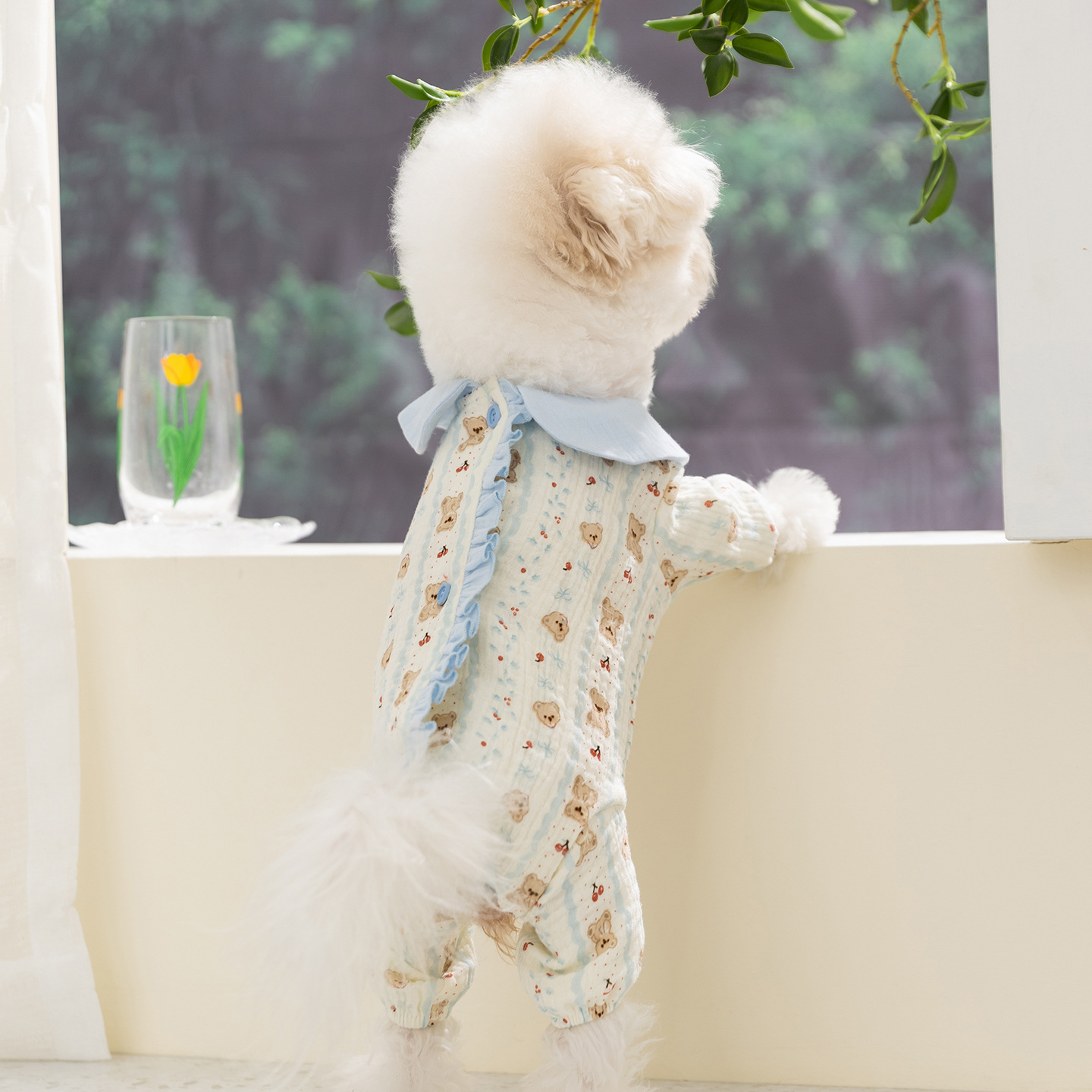 Primavera y verano perros y gatos ropa delgada de cuatro patas bolsas abdominales ropa para el hogar ropa para mascotas Teddy perros pequeños y medianos