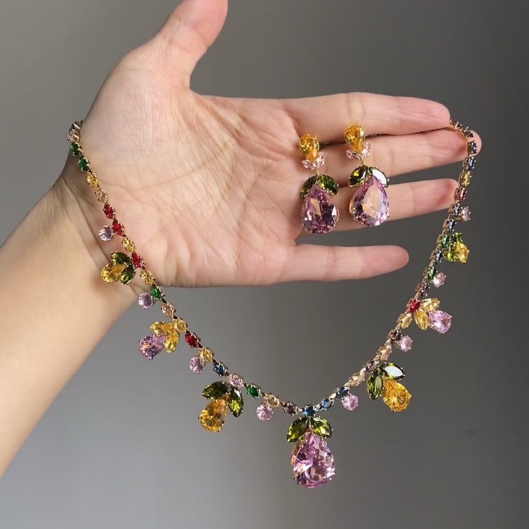 Collar de aretes cuadrados con incrustaciones de diamantes de dos piezas de moda, lujo ligero, collar de alta gama, temperamento exquisito, conjunto de joyas de todo fósforo