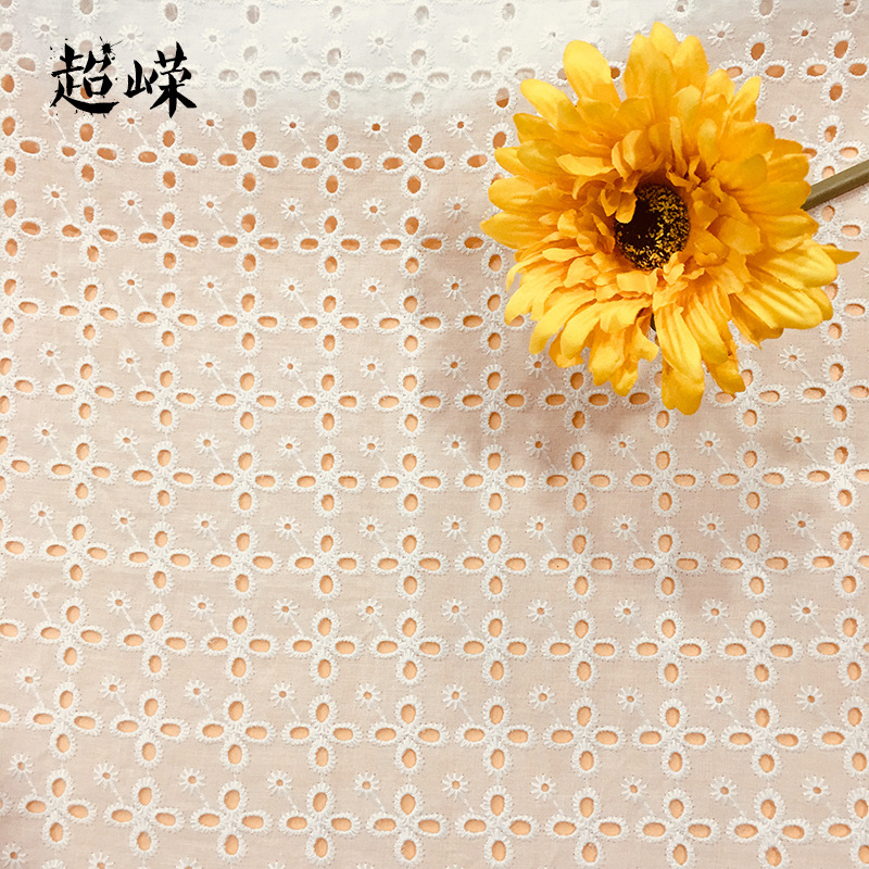 白色4孔棉布刺繡面料女童連衣裙白色四葉草花型棉布蕾絲面料