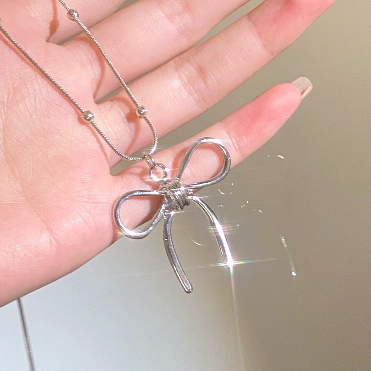 Lederhalskette mit Schmetterlingsknoten für Damen, angesagter Stil, exklusives Accessoire, elegante Halskette für süße, coole und sexy Mädchen_voghion.com