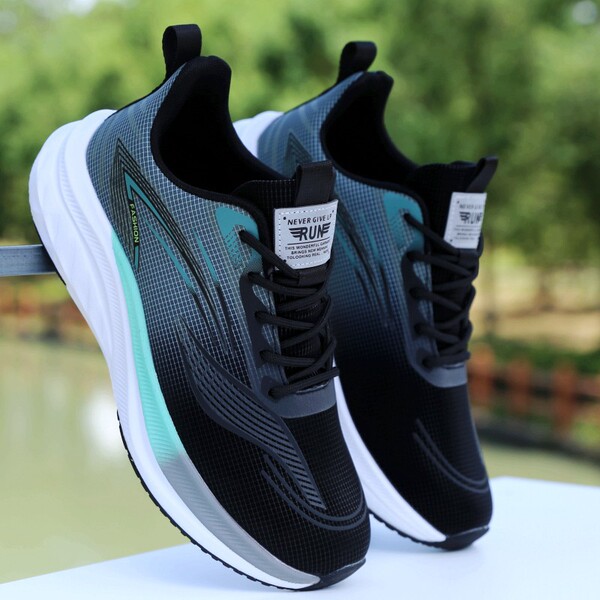 Warm lightweight running sneakers