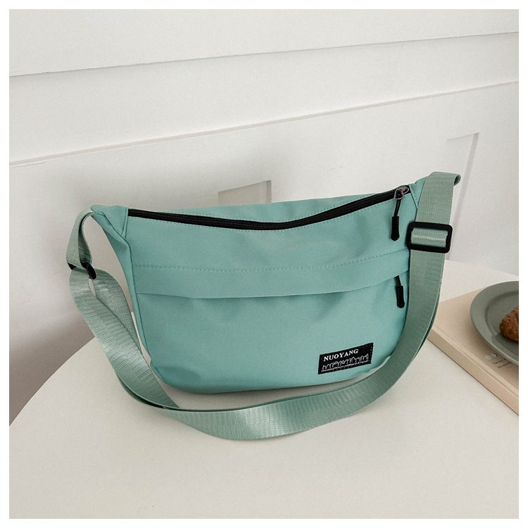 Women's Large Oxford Cloth Solid Color Streetwear Dumpling Shape Zipper Shoulder Bag display picture 2