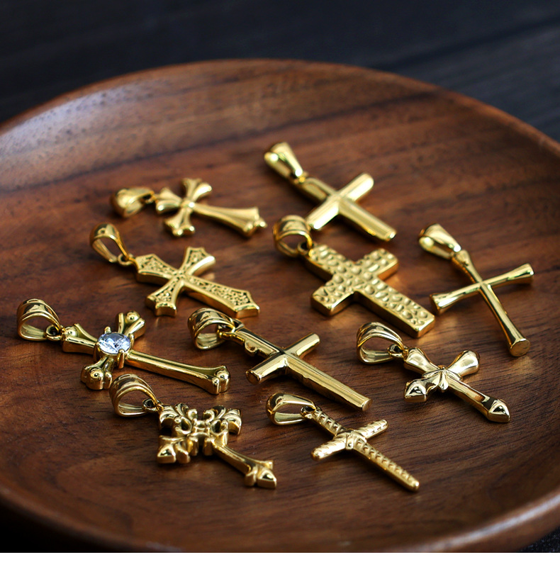 1 Piece 304 Stainless Steel Zircon 18K Gold Plated Cross Pendant display picture 7